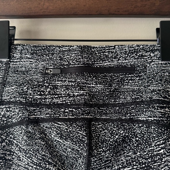 LULULEMON Pace perfect 7/8 Highrise leggings in air time black white Size 6 - Picture 5 of 7